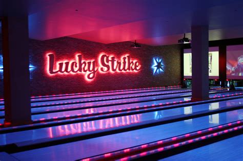 lucky lanes bowling alley